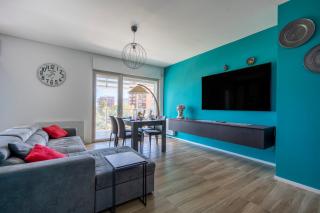 Kind Park - Sleek Apartment with Terrace & Parking - Bari - 1