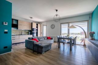 Kind Park - Sleek Apartment with Terrace & Parking - Bari - 3