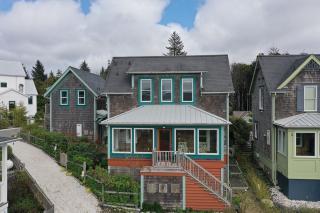 House of WhimSea by Seabrook Hospitality - 9