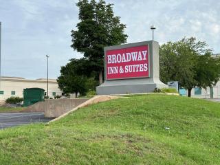 Broadway INN & SUITES - Oklahoma City - 1