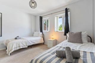 Perfect Contractor Stay - Sleeps 6 - FREE Parking - 1