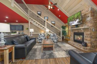 Smoky Mountain Plunge by Eden Crest - Gatlinburg - 0