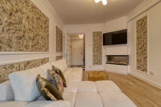 Neo-Classic Design Near Downtown - Bucharest - 7