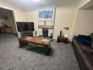 LeeVal Detached House parking - Stockton-on-Tees - 4
