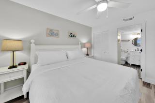 Beautiful Updated Pelican Beach Unit!!! - Destin - 3