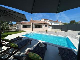 Holiday house Diva with a pool - Svetvinčenat - 0