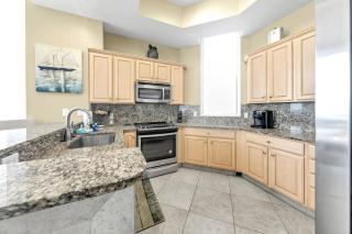 Beautiful Spacious Penthouse 2 Story Beach Front Condo Sleeps 12! - Destin - 6