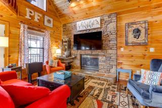 Easy-Access Pigeon Forge Cabin with Hot Tub! - 7