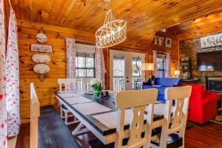 Easy-Access Pigeon Forge Cabin with Hot Tub! - 3