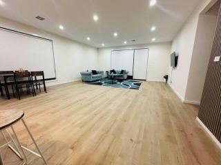 Ghani Holiday Home in Melbourne West - 4