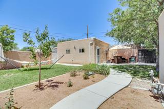 Albuquerque Adobe Cottage Yard, Walkable Area - 8
