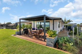 The Leading Light - One Tree Point Holiday Home - One Tree Point - 9