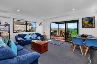 The Leading Light - One Tree Point Holiday Home - One Tree Point - 3