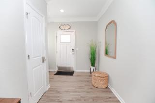 Sojourn Palm Tree Family Oasis 4 BR - North Camellia Acres - 6