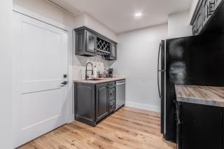 Pickleball Court Ping-Pong Fun Fireplace, Hot Tub Spacious Location Huge - Plano - 2