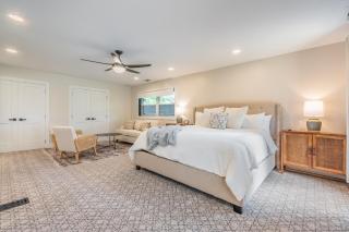 Pickleball Court Ping-Pong Fun Fireplace, Hot Tub Spacious Location Huge - Plano - 1