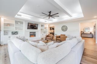 Pickleball Court Ping-Pong Fun Fireplace, Hot Tub Spacious Location Huge - Plano - 5