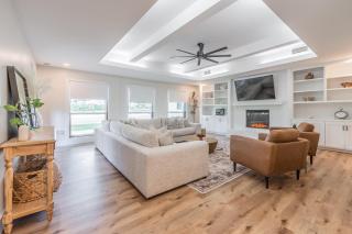 Pickleball Court Ping-Pong Fun Fireplace, Hot Tub Spacious Location Huge - Plano - 4