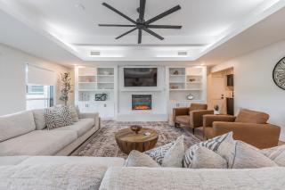 Pickleball Court Ping-Pong Fun Fireplace, Hot Tub Spacious Location Huge - Plano - 3