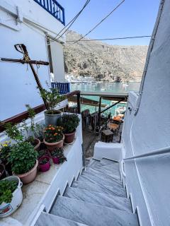 The Blue House - Loutro - 1