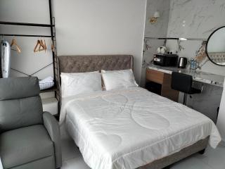 Sky Tree Serviced Apartment at Bukit Indah With Netflix - Johor Bahru - 9