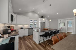 Play Among the Stars by Seabrook Hospitality - Pacific Beach - 1
