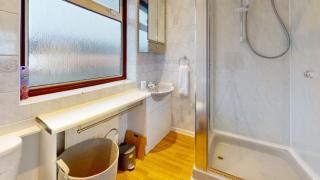 Dagenham - 4 Beds - Sleeps 8 - WiFi - 1