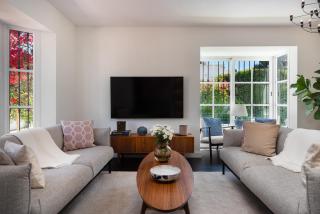 Luxury House with Private Pool and Stunning Interiors - 5