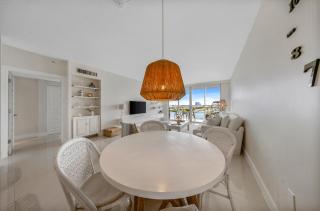 Relaxation at its Finest Water-view in Golden Bay with FREE PARKING - Sunny Isles Beach - 4