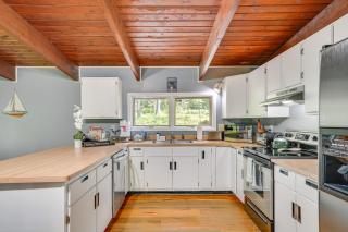Alpine House Modern Delevan Cabin on 2 Acres - - 2