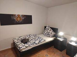 Work and Stay Selfkant Ganzes Haus 10 Zimmer, 18 Betten,5 Badezimmer,2 Küchen, Terrasse, 380 Qm, 3 Etagen - Selfkant - 7