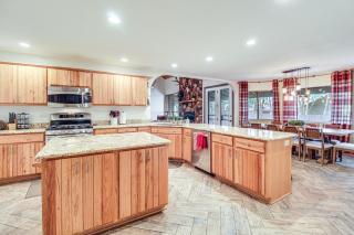 Near Woodland Lake Park Cabin with Serene Deck! - 9