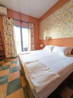 Okeania Seafront Rooms in Kamena Vourla - Kamena Vourla - 8