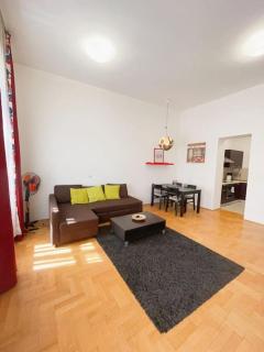 Spacious in a vibrant center - Budapest - 5