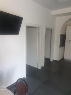 Studio apartment with free parking and no balcony but terase in front of the house - Pula - 4