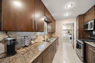 Cozy 4BR Haven with PING PONG TABLE! - Houston - 1