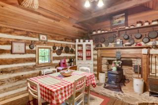 Ferrum Rustic Cabin in the Valley with Fire Pit - - 6