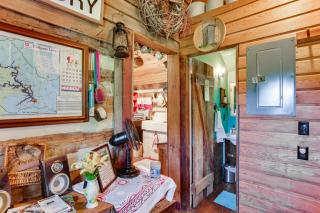 Ferrum Rustic Cabin in the Valley with Fire Pit - - 4