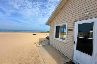 Cozy cabin on the beach of Lake Huron - 4
