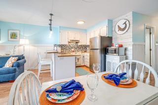 Carolina Beach Condo with Balcony Walk to the Ocean - Carolina Beach - 1