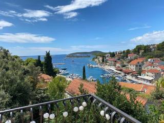 Apartments by the sea Maslinica, Solta - 772 - 0