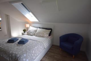 Bimax Neu renovierte, gemütl. 4 Zimmer Dachwohnung - Türkheim - 9