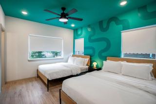 Hot Tub Sleeps 12 - 7