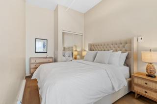 Downtown 2BR condo - 8