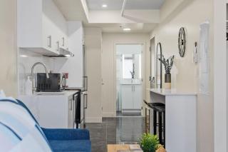 Central Suite with Balcony - Montreal - 1