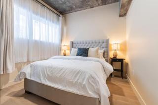 2BR Downtown Suite with Balcony - Montreal - 5