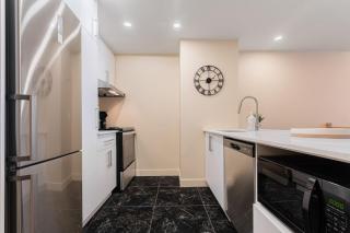 2BR Downtown Suite with Balcony - Montreal - 3