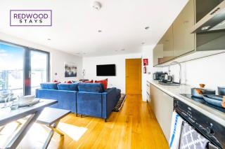 Penthouse Apartments In Town Centre, FREE Parking & Balcony By REDWOOD STAYS - Camberley - 4