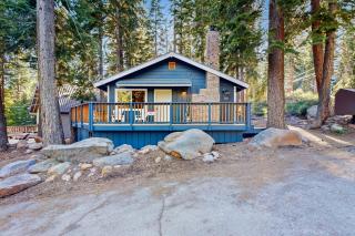 Charming Lake Tahoe Cabin - 4