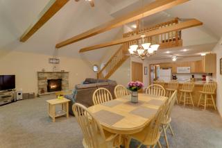 Deck and Resort Amenities Arrowhead Lake Home! - Pocono Lake - 5